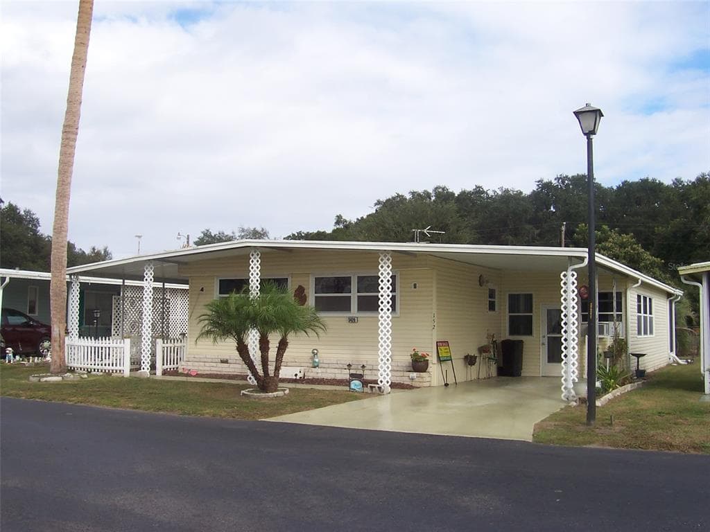 3420 CARNATION LANE ZEPHYRHILLS, FL 33541