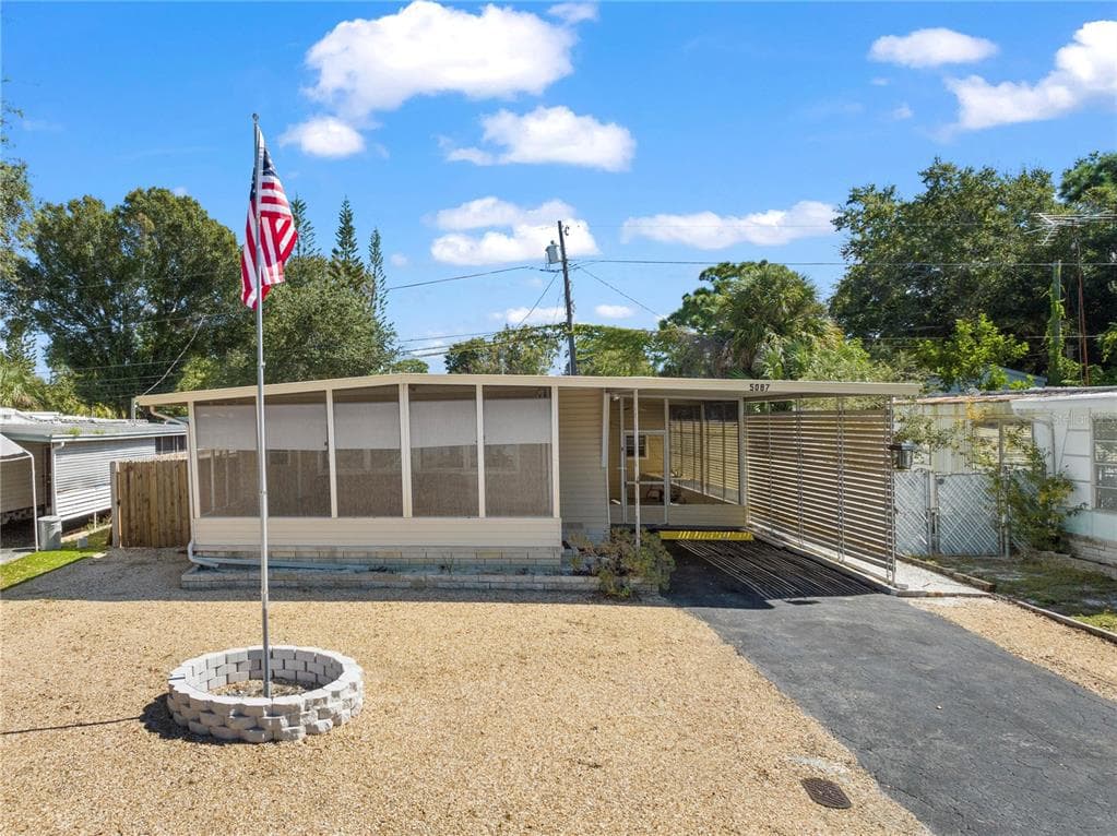 5087 YELLOW PINE STREET N ST PETERSBURG, FL 33709