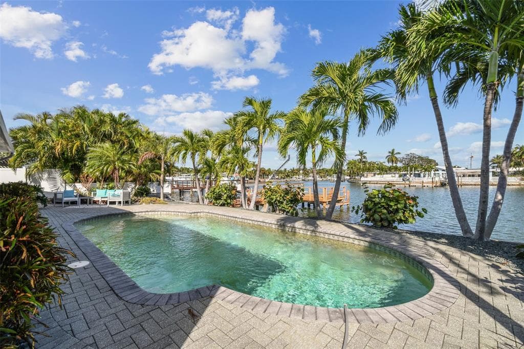 8100 CAUSEWAY BOULEVARD S