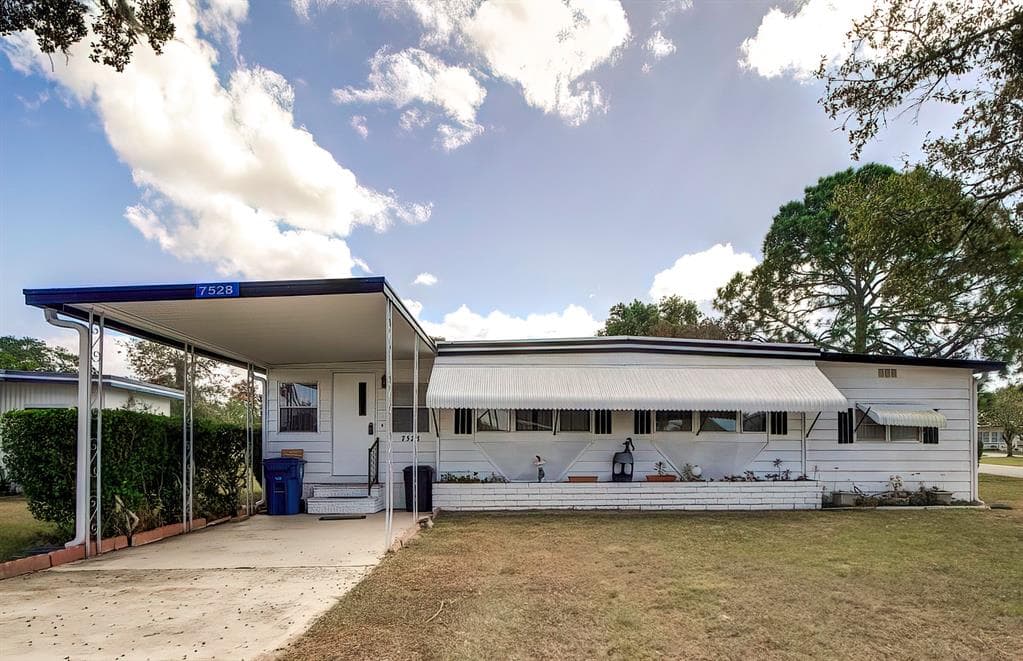 7528 WESTERN CIRCLE DRIVE BROOKSVILLE, FL 34613