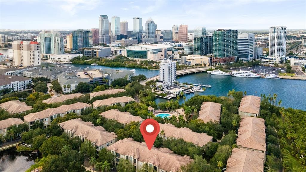 625 TROPICAL BREEZE WAY TAMPA, FL 33602
