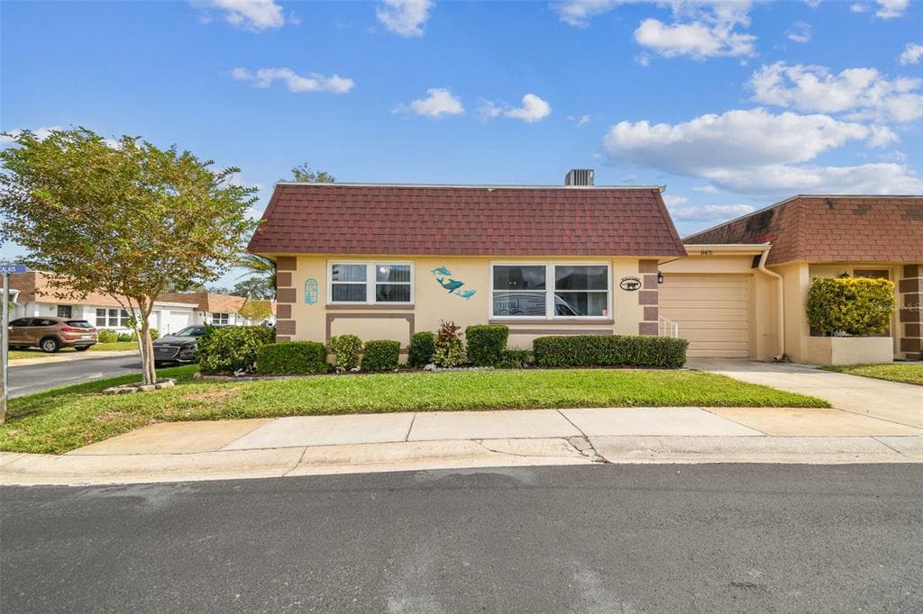 8475 CALAIS N PINELLAS PARK, FL 33781