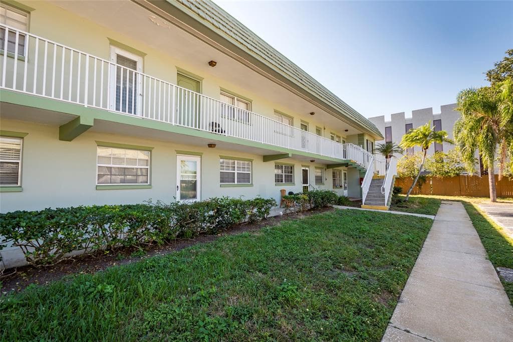 1433 S BELCHER ROAD UNIT E8 CLEARWATER, FL 33764