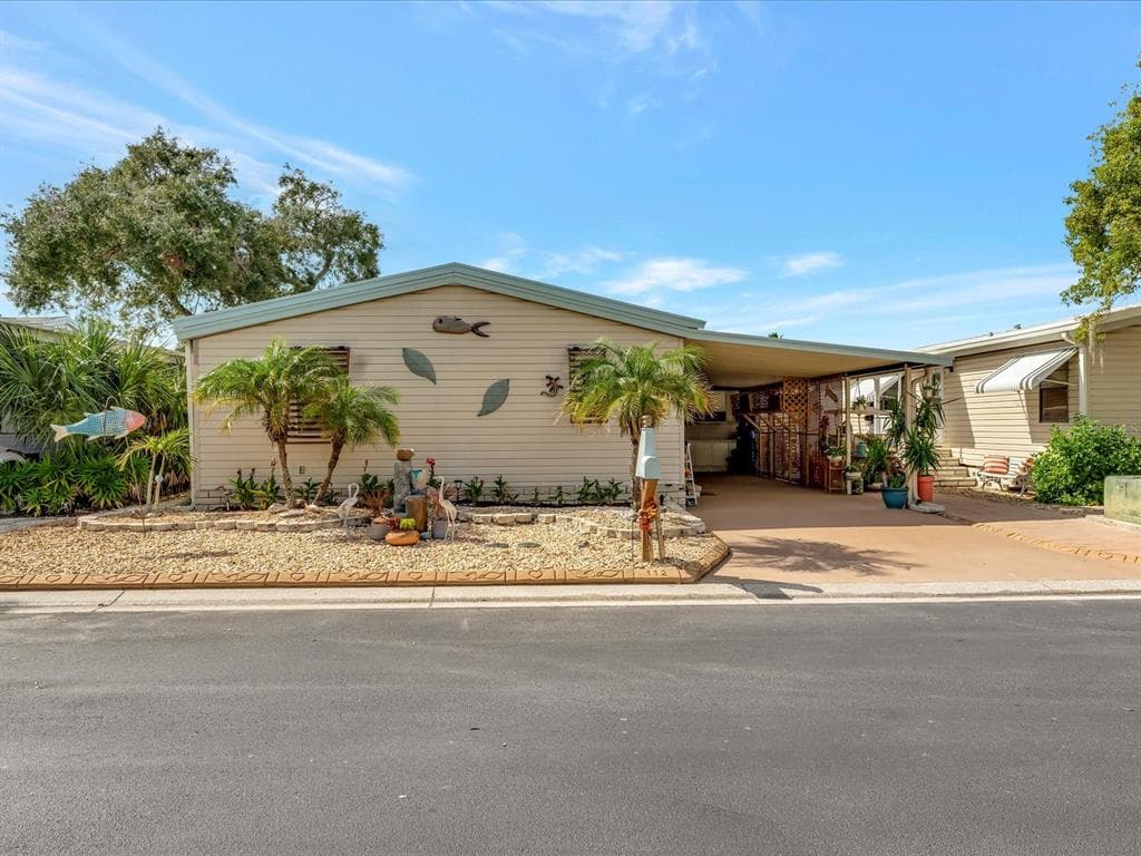 112 N SAINT GEORGE CIRCLE APOLLO BEACH, FL 33572