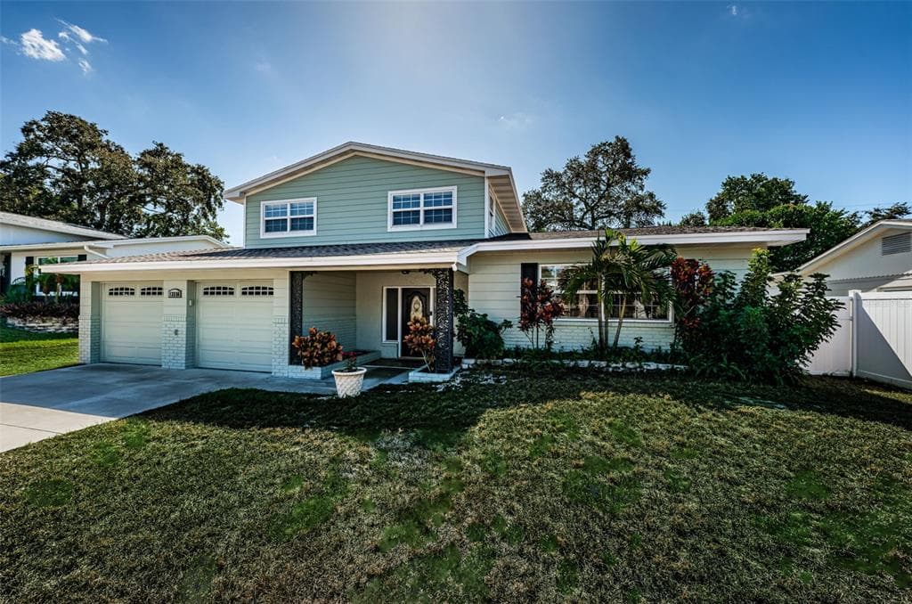 13556 BELLEWOOD AVENUE SEMINOLE, FL 33776