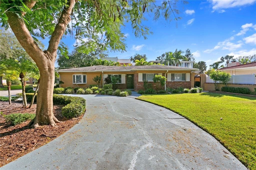 4916 W MELROSE AVENUE N TAMPA, FL 33629