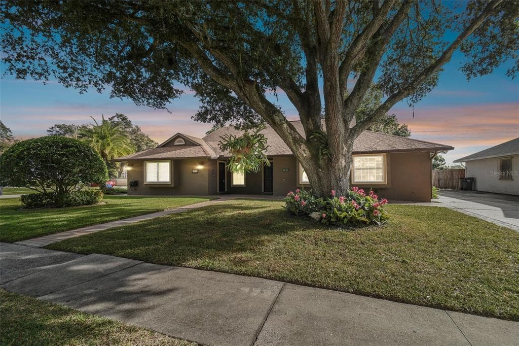 3214 LAUREL DALE DRIVE TAMPA, FL 33618