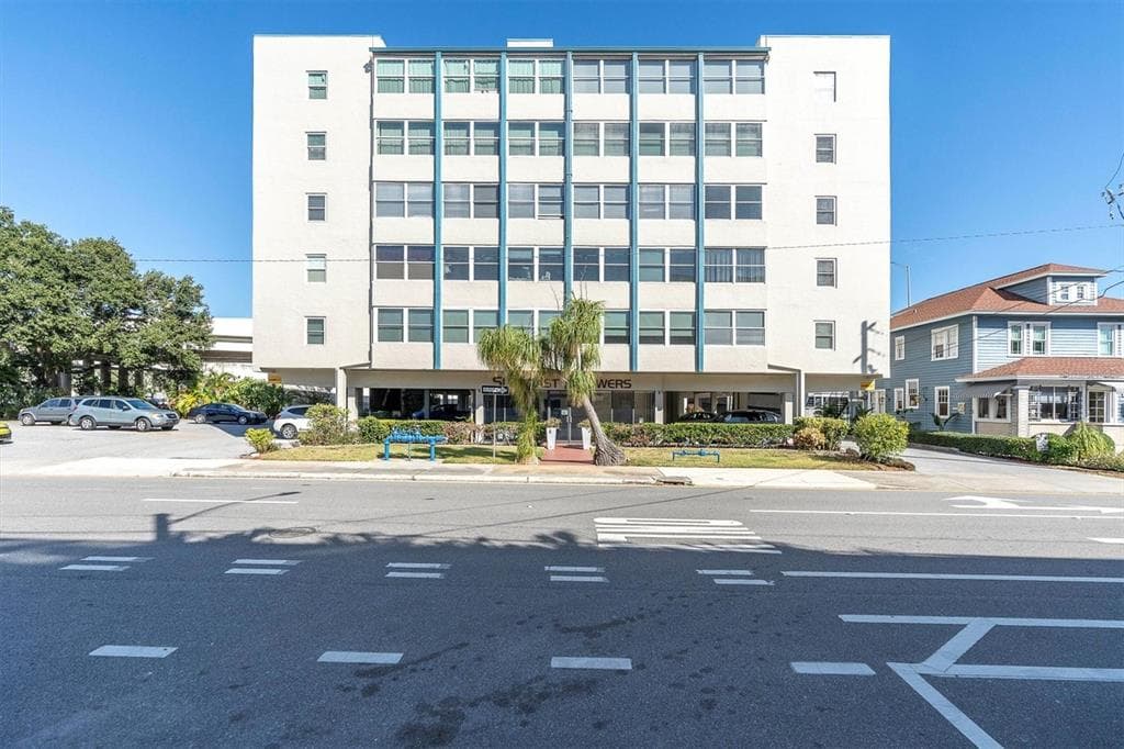 841 4TH AVENUE N UNIT 37 ST PETERSBURG, FL 33701