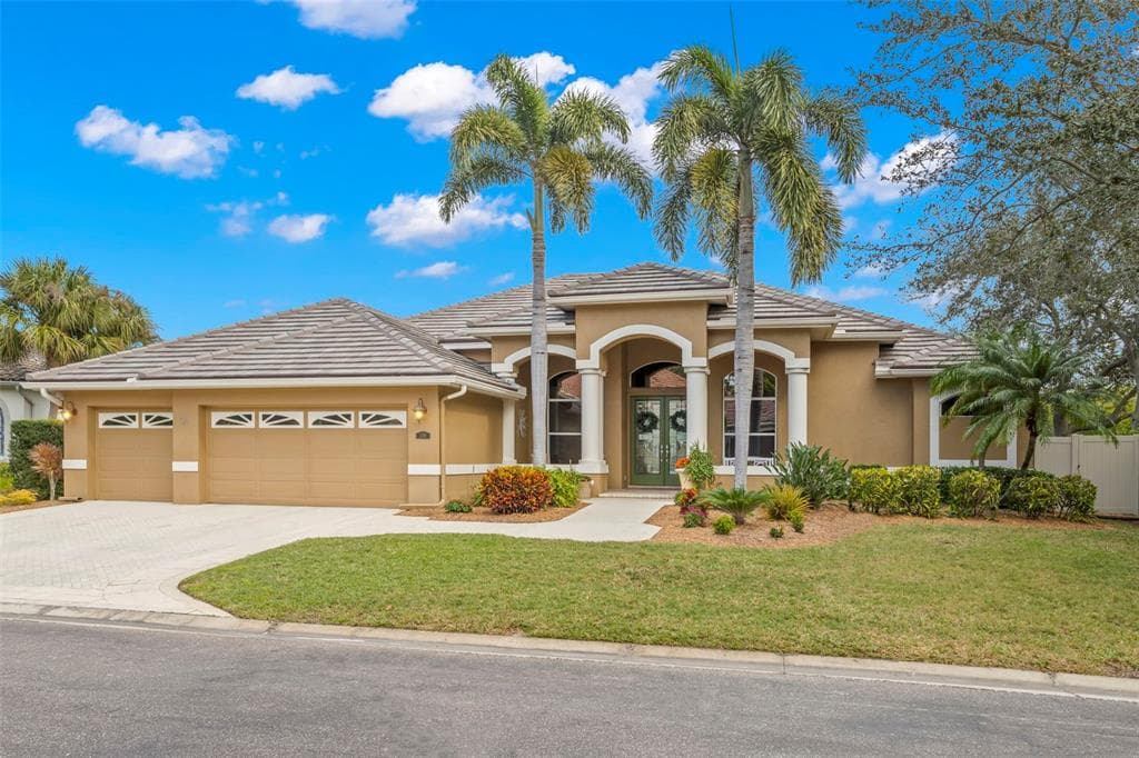 1219 DARLINGTON OAK CIRCLE NE ST PETERSBURG, FL 33703