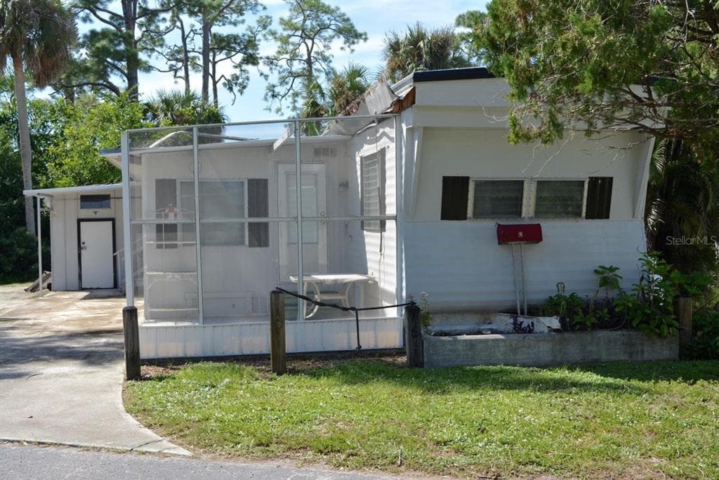108 LAMPLIGHTER LANE NORTH FORT MYERS, FL 33917
