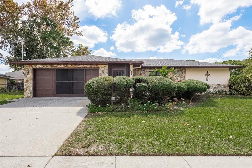 8004 HUTCHINSON DRIVE NEW PORT RICHEY, FL 34653