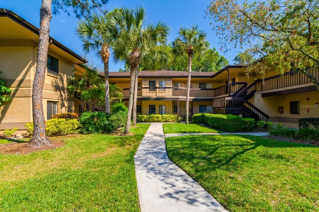 2667 SABAL SPRINGS CIRCLE UNIT 102 CLEARWATER, FL 33761