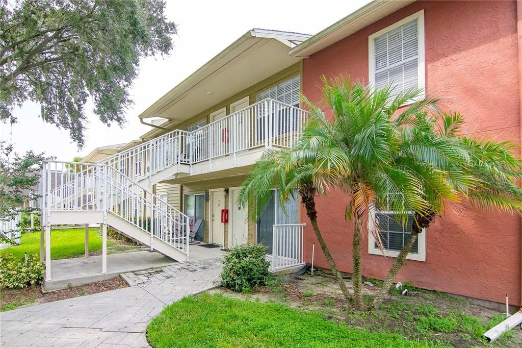 202 LAKE PARSONS GREEN UNIT 108 BRANDON, FL 33511