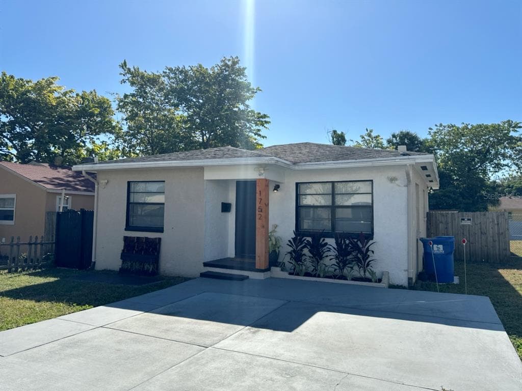 1752 14TH AVENUE S ST PETERSBURG, FL 33712