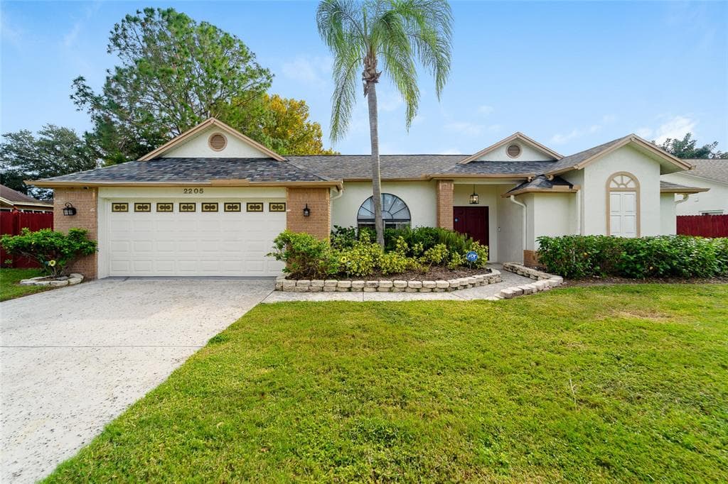 2205 LAKE BAY WAY BRANDON, FL 33511