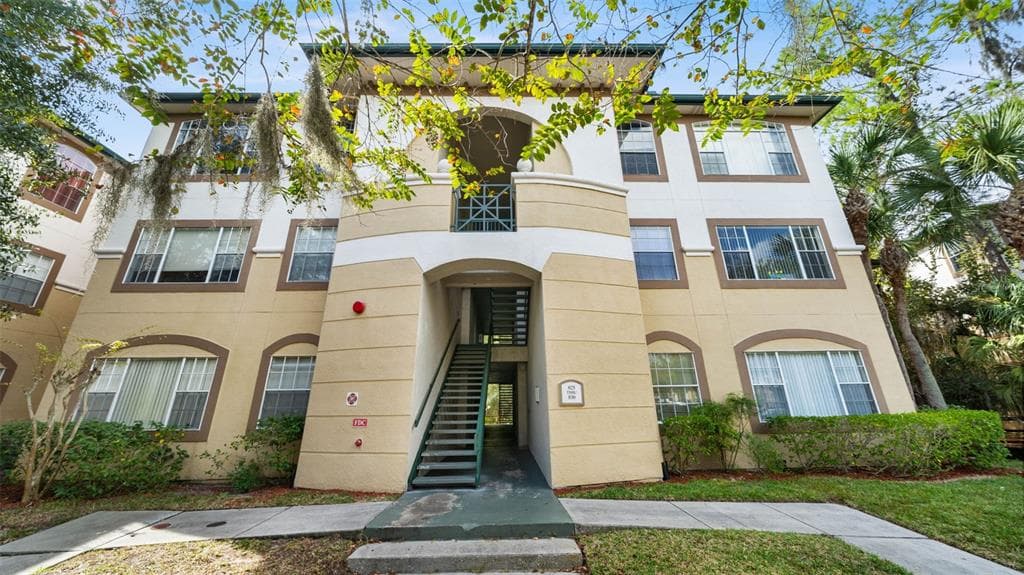 17110 CARRINGTON PARK DRIVE UNIT 830 TAMPA, FL 33647