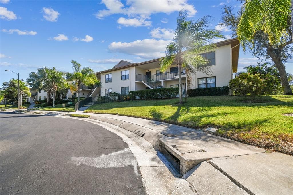 1649 SEASCAPE CIRCLE UNIT 108 TARPON SPRINGS, FL 34689