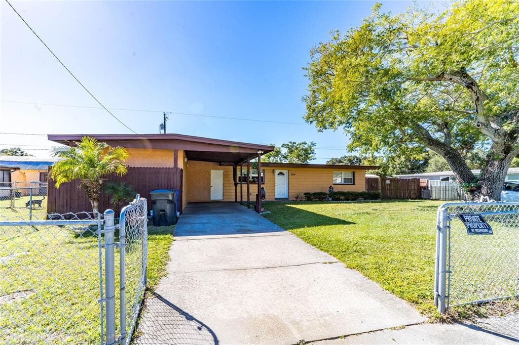 1514 LANCELOT LOOP TAMPA, FL 33619