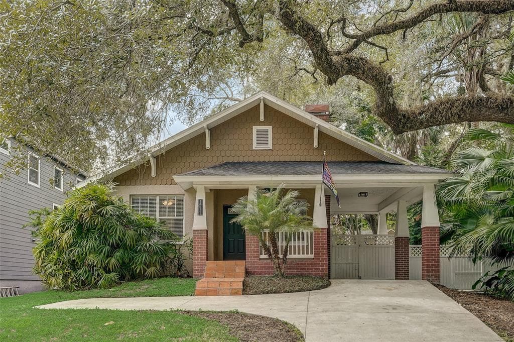 1511 E PARK CIRCLE TAMPA, FL 33610