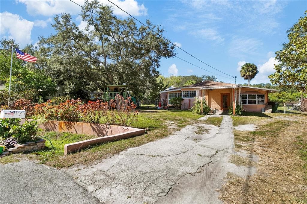 6213 S FOSTER AVENUE TAMPA, FL 33611