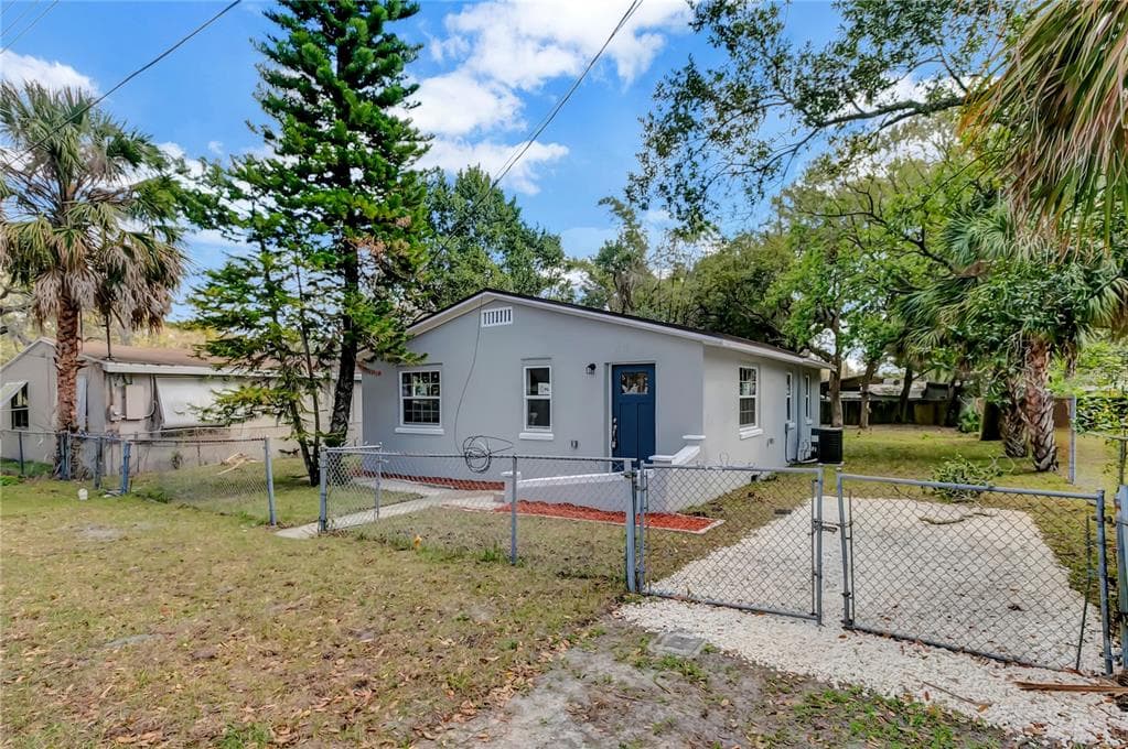 8517 N HIGHLAND AVENUE TAMPA, FL 33604