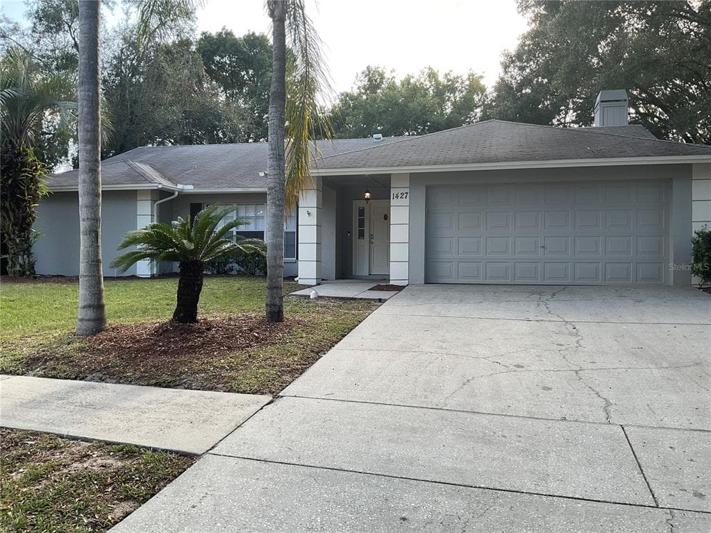 1427 CLARION DRIVE VALRICO, FL 33596