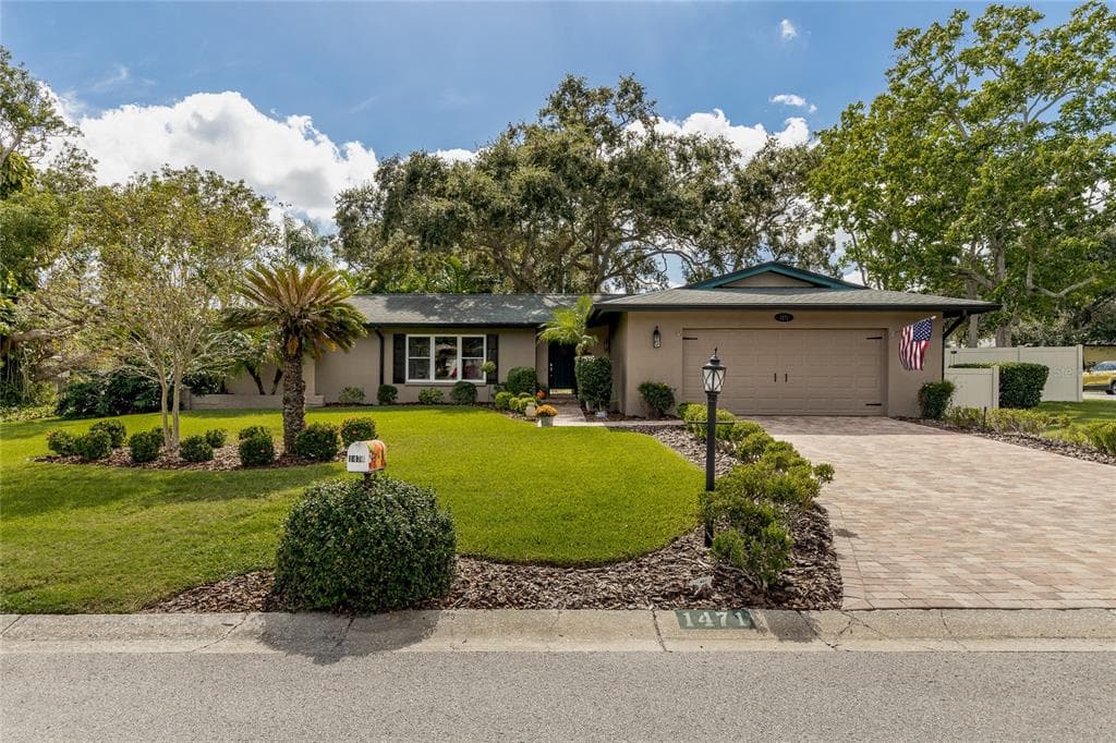 1471 FAIRWAY DR DUNEDIN, FL 34698
