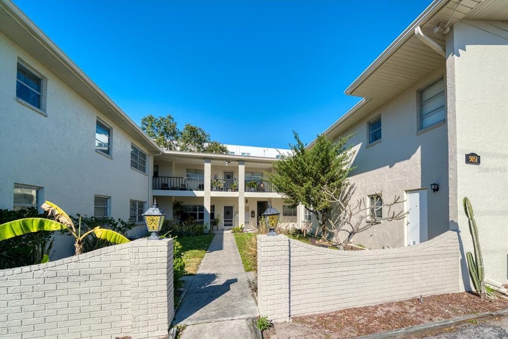 5051 75TH AVENUE N UNIT 9 PINELLAS PARK, FL 33781