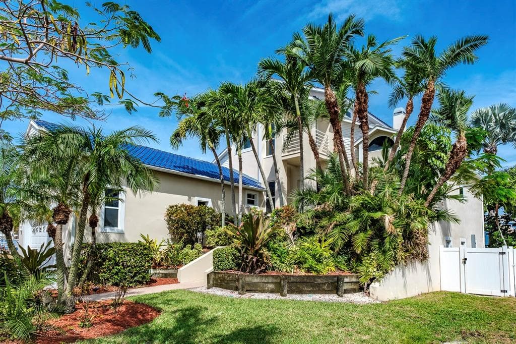 11825 1ST STREET E TREASURE ISLAND, FL 33706