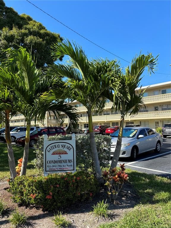 951 79TH AVENUE N UNIT 327 ST PETERSBURG, FL 33702
