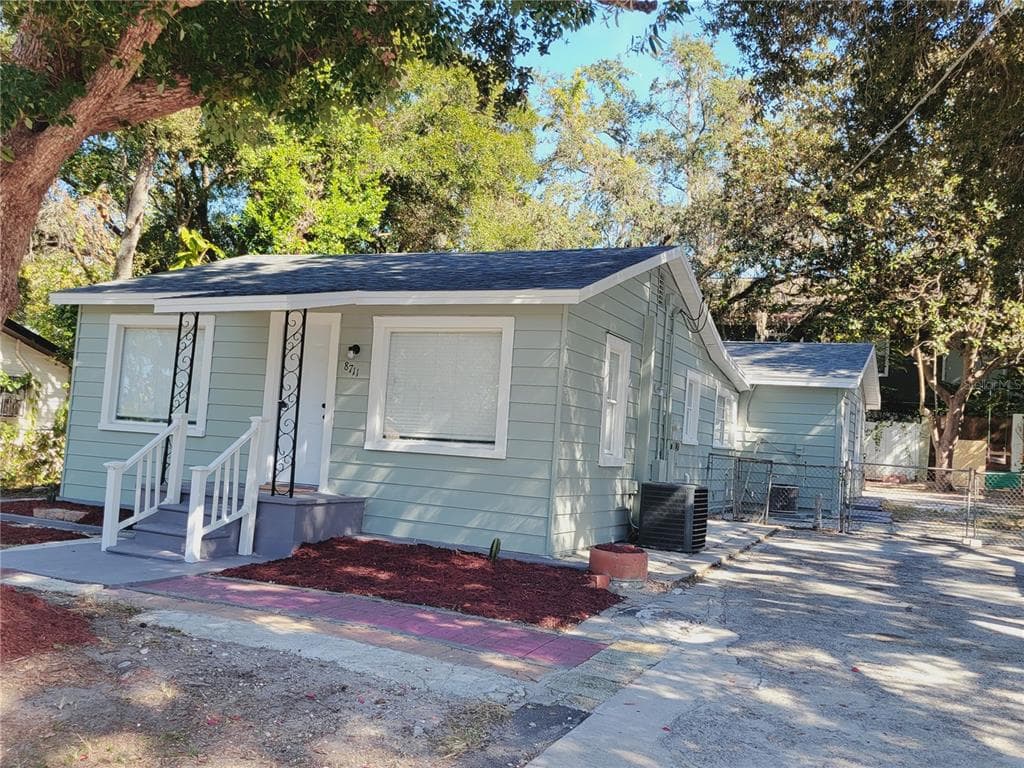 8711 N ORANGEVIEW AVENUE TAMPA, FL 33617