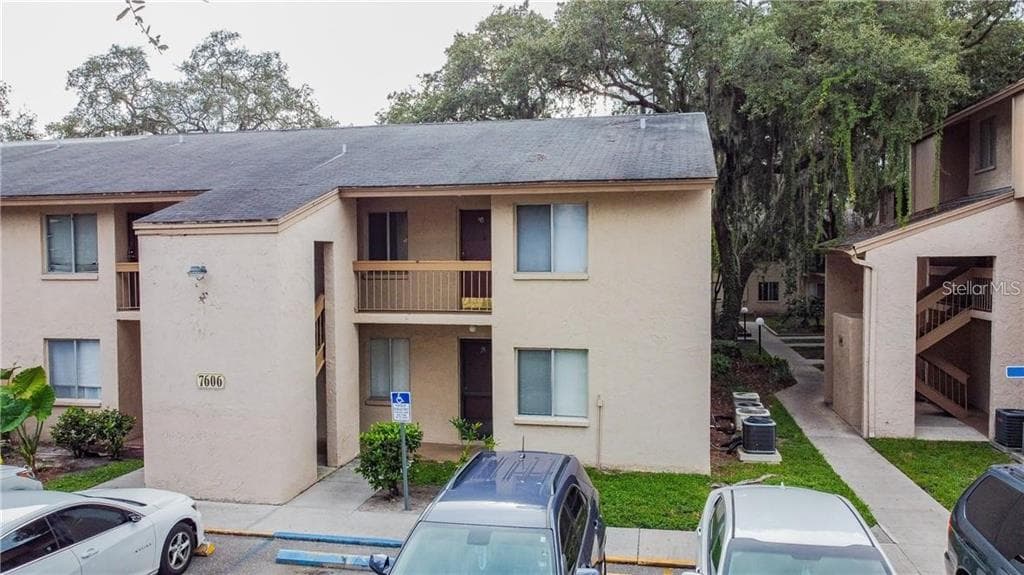 7606 ABBEY LANE UNIT 211 TAMPA, FL 33617