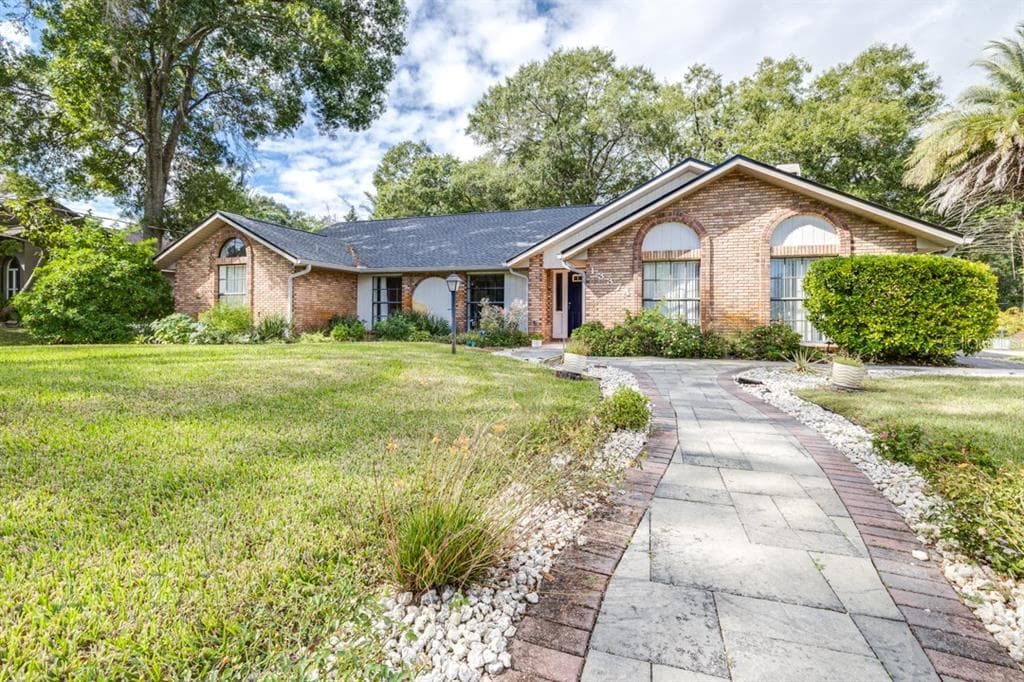 13374 N LINCOLN AVENUE TAMPA, FL 33618