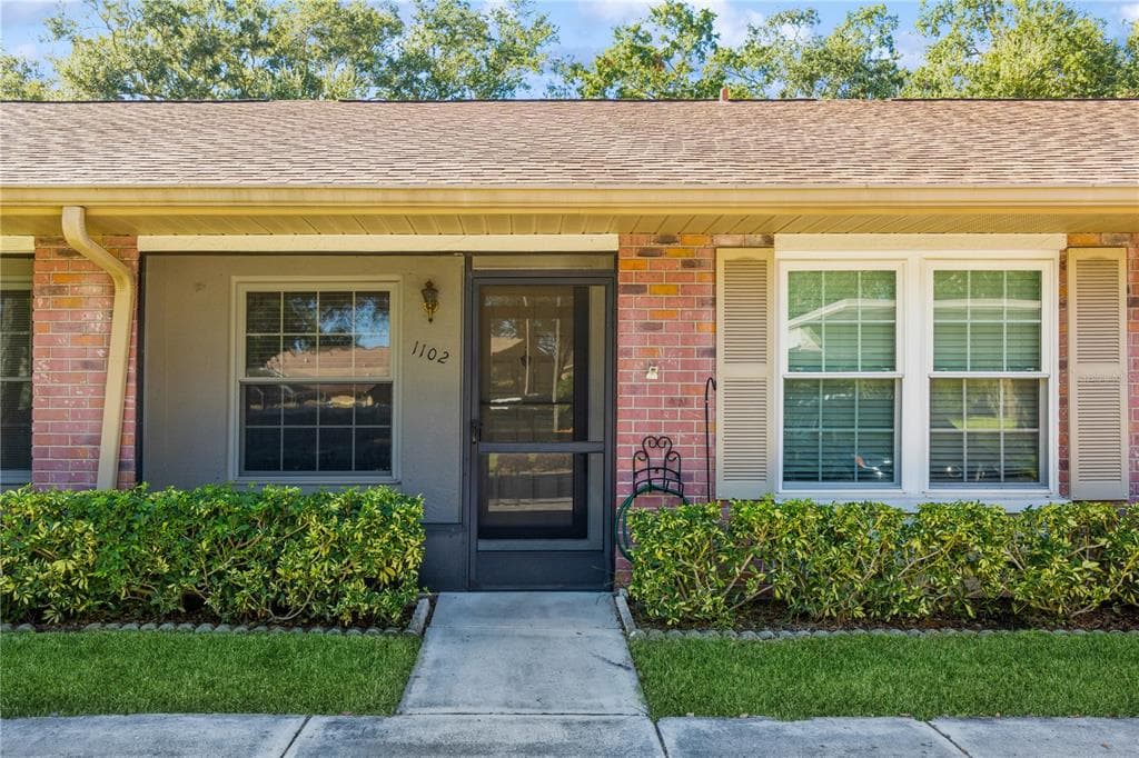 1102 CASTLEMAY CIRCLE DUNEDIN, FL 34698