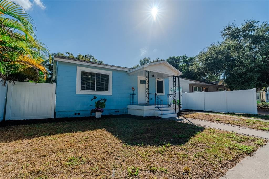 1670 22ND AVENUE N ST PETERSBURG, FL 33713
