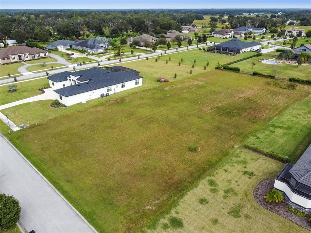 10910 BROOKSNEST COURT LITHIA, FL 33547