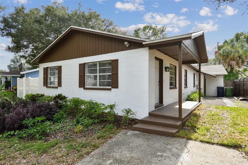 3605 E ROYAL PALM CIRCLE