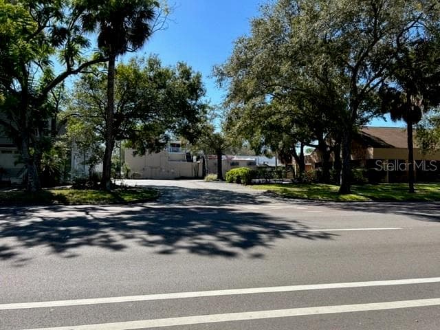 1ST AVENUE N