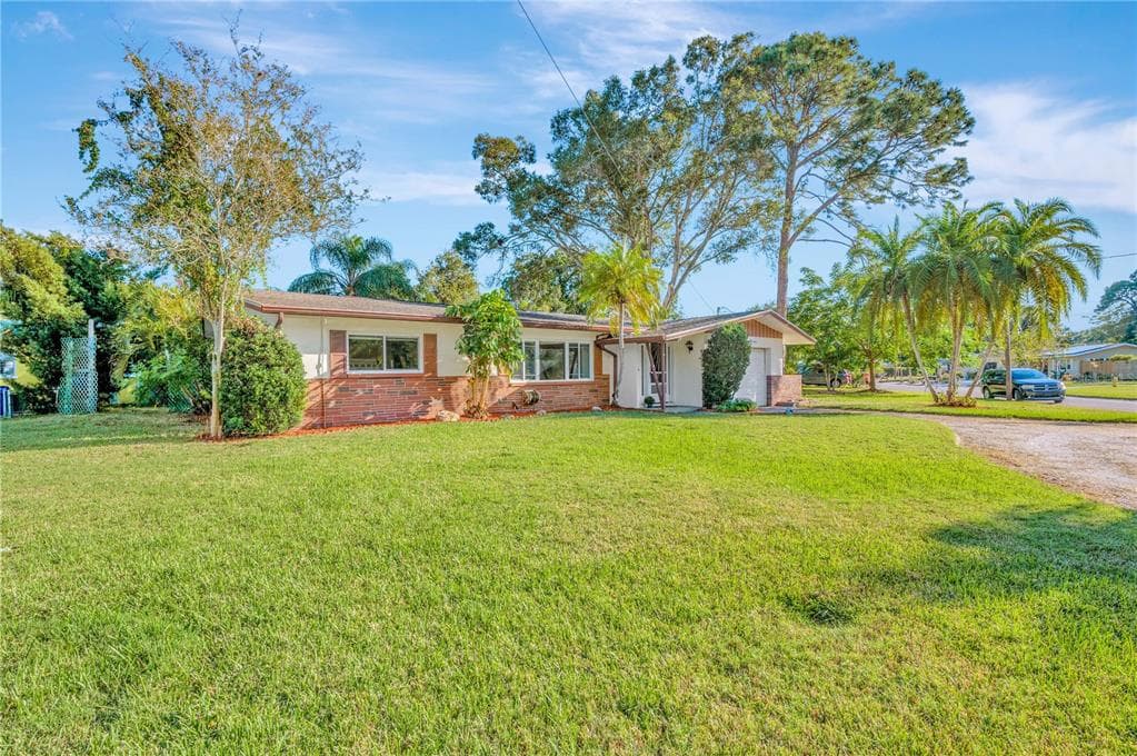 1037 IDLEWILD DRIVE N