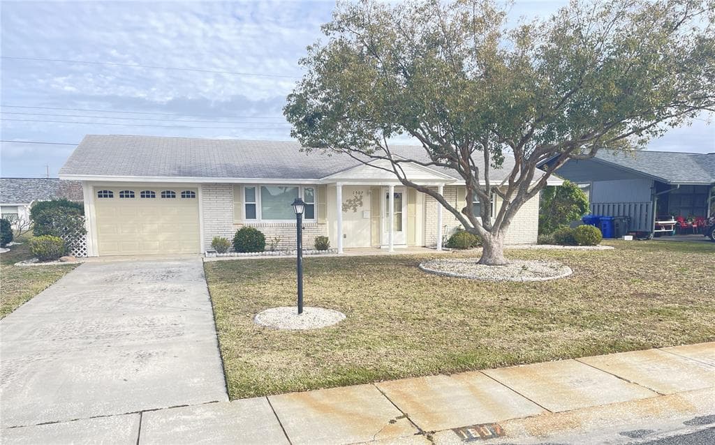 1507 ARROWHEAD DRIVE SUN CITY CENTER, FL 33573