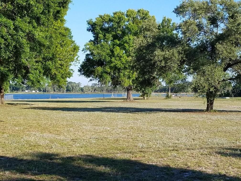W LAKE DR WIMAUMA, FL 33598