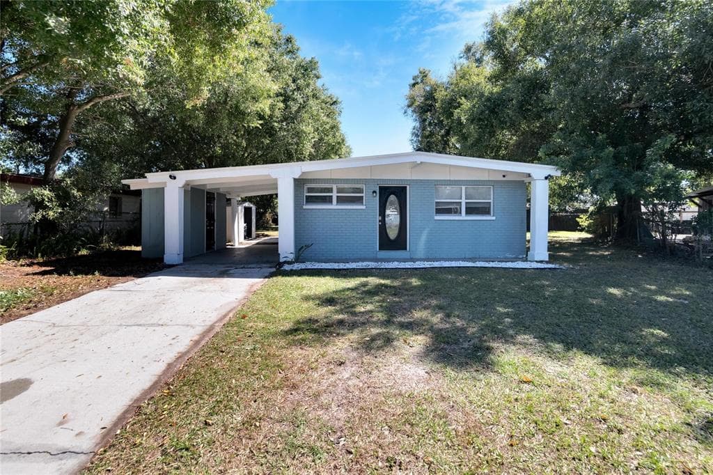 2920 SAMPLE LOOP TAMPA, FL 33619