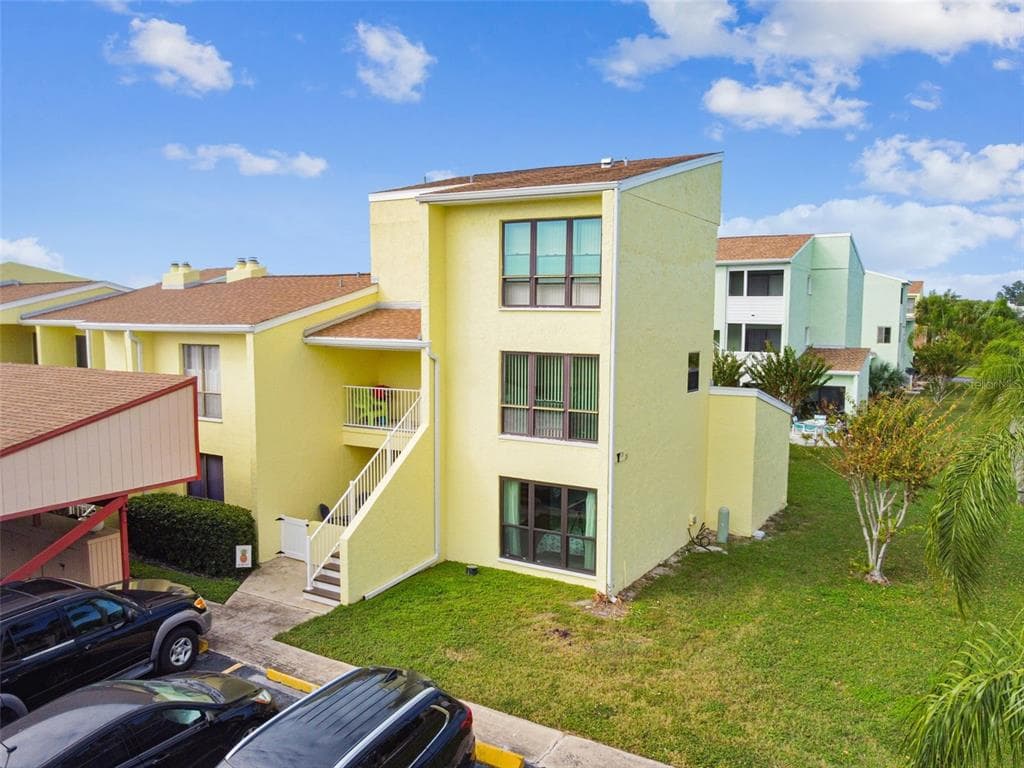 1 WINDRUSH BOULEVARD UNIT 27 INDIAN ROCKS BEACH, FL 33785