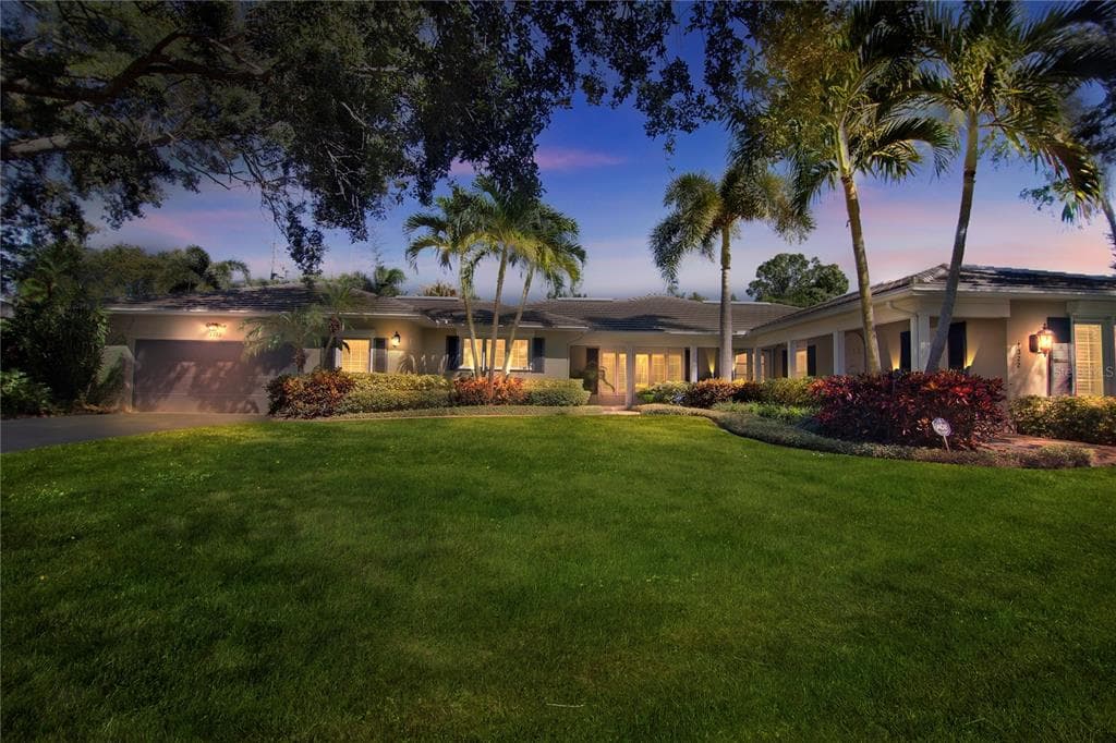 1322 BRIGHTWATERS BOULEVARD NE ST PETERSBURG, FL 33704