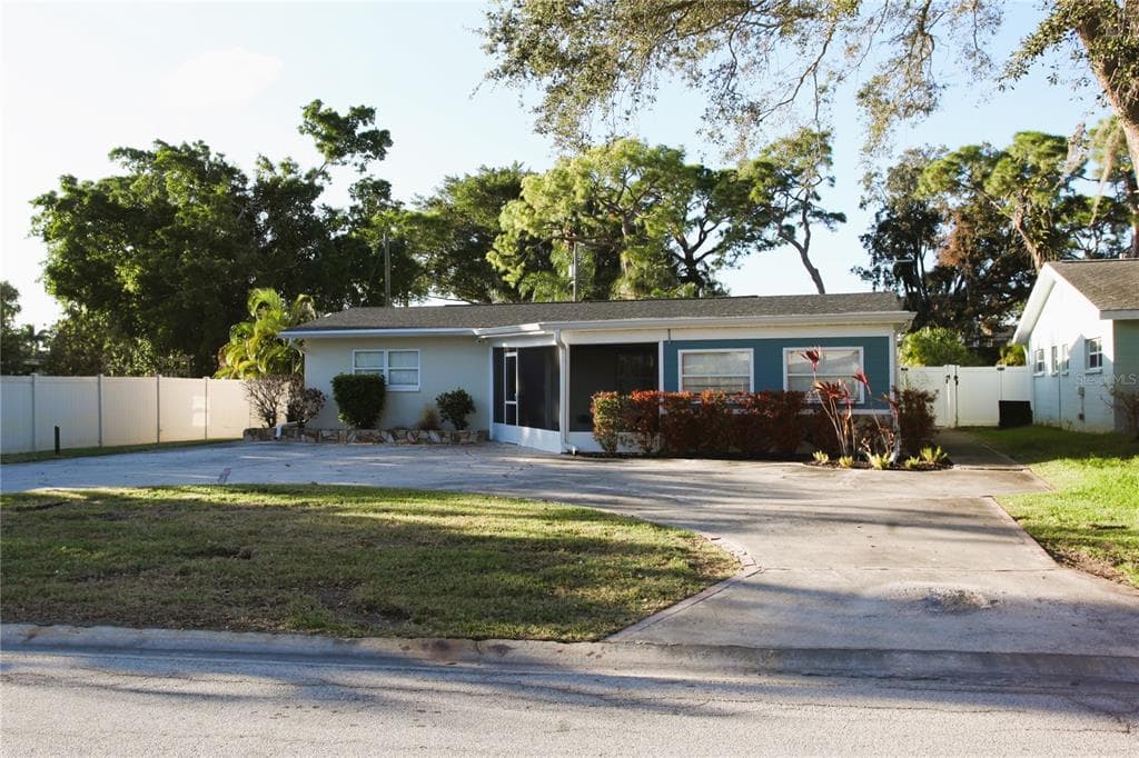 4619 HELENA STREET NE ST PETERSBURG, FL 33703
