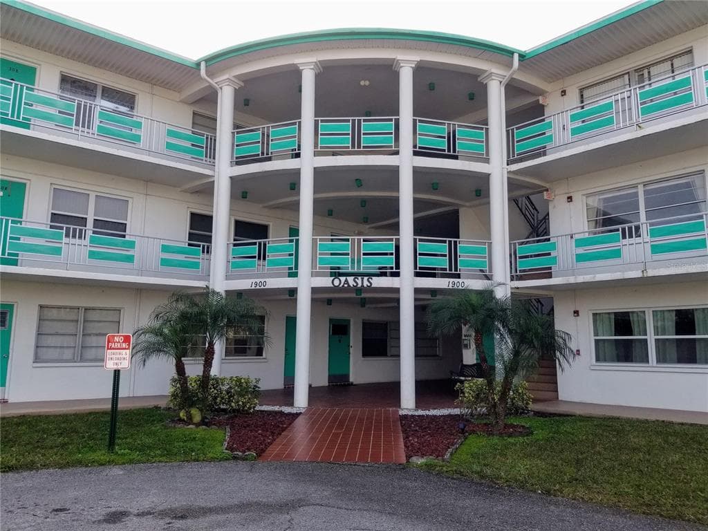 1900 59TH AVENUE N UNIT 203 ST PETERSBURG, FL 33714