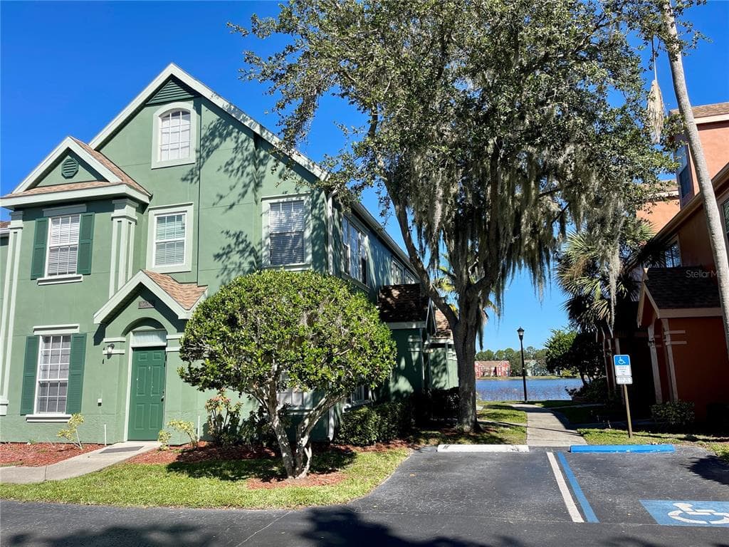 9654 LAKE CHASE ISLAND WAY UNIT 9654 TAMPA, FL 33626