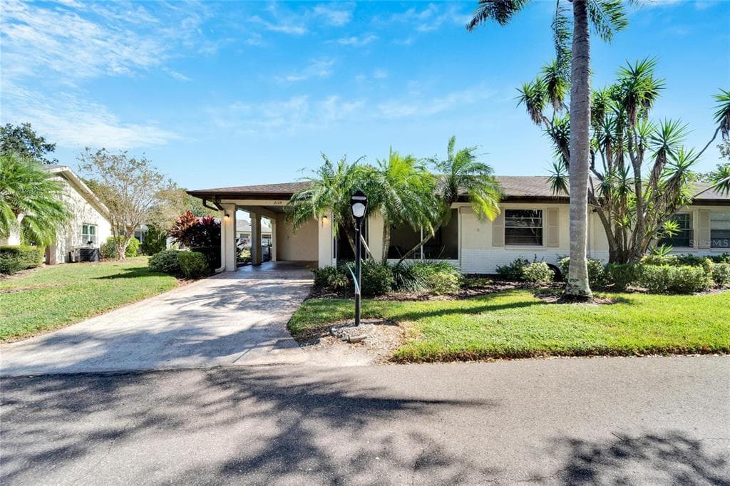 2135 HAILSTONE CIRCLE UNIT 380 SUN CITY CENTER, FL 33573