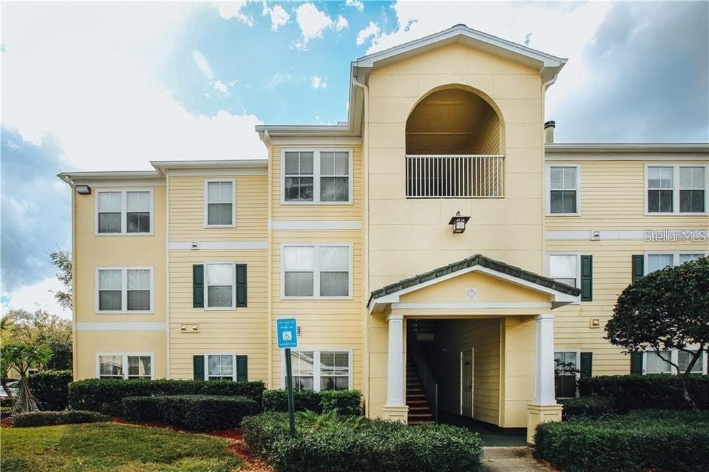 18302 BRIDLE CLUB DRIVE UNIT 18302 TAMPA, FL 33647