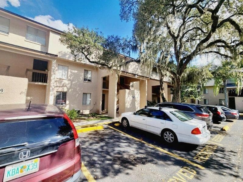 7607 ABBEY LANE UNIT C TAMPA, FL 33617
